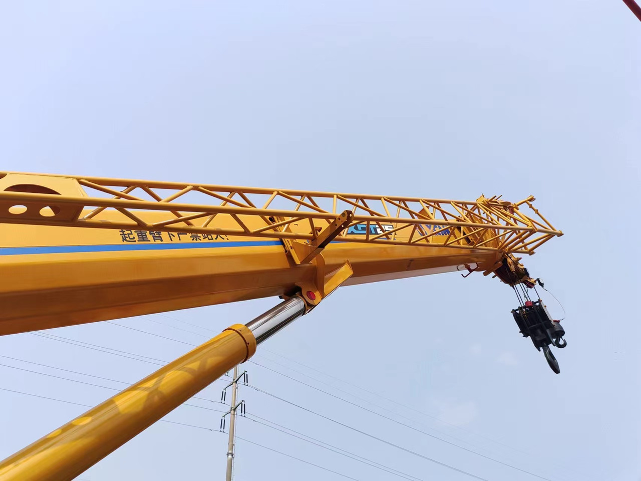 XCMG QY25K - Avtodvigalo: slika 5 XCMG QY25K - Avtodvigalo: slika 5