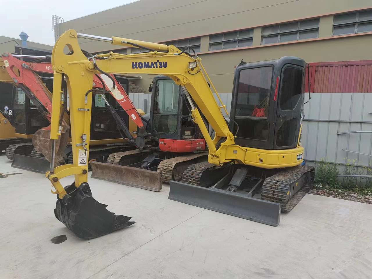 Komatsu pc40 - Mini bager: slika 1 Komatsu pc40 - Mini bager: slika 1