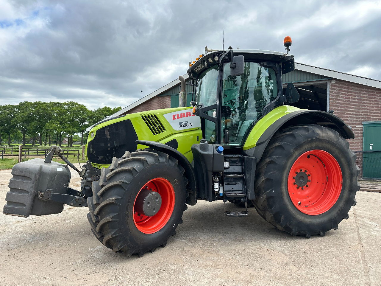 Claas Axion 850 Cmatic - Traktor: slika 1 Claas Axion 850 Cmatic - Traktor: slika 1