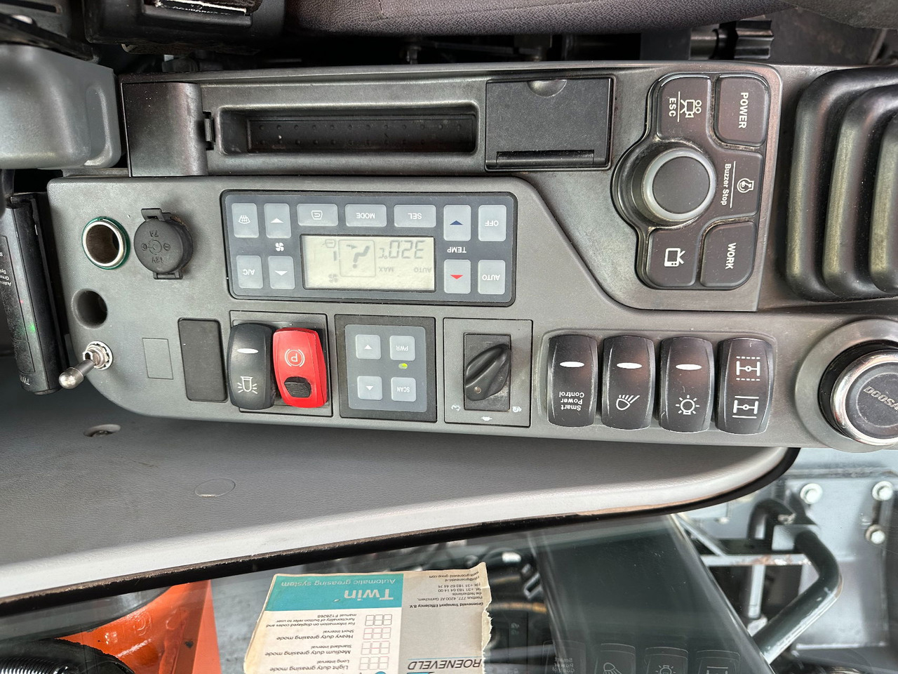 Bager na kolesih Doosan DX140W-5: slika 11