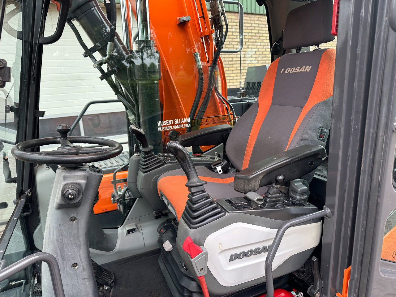 Bager na kolesih Doosan DX140W-5: slika 10