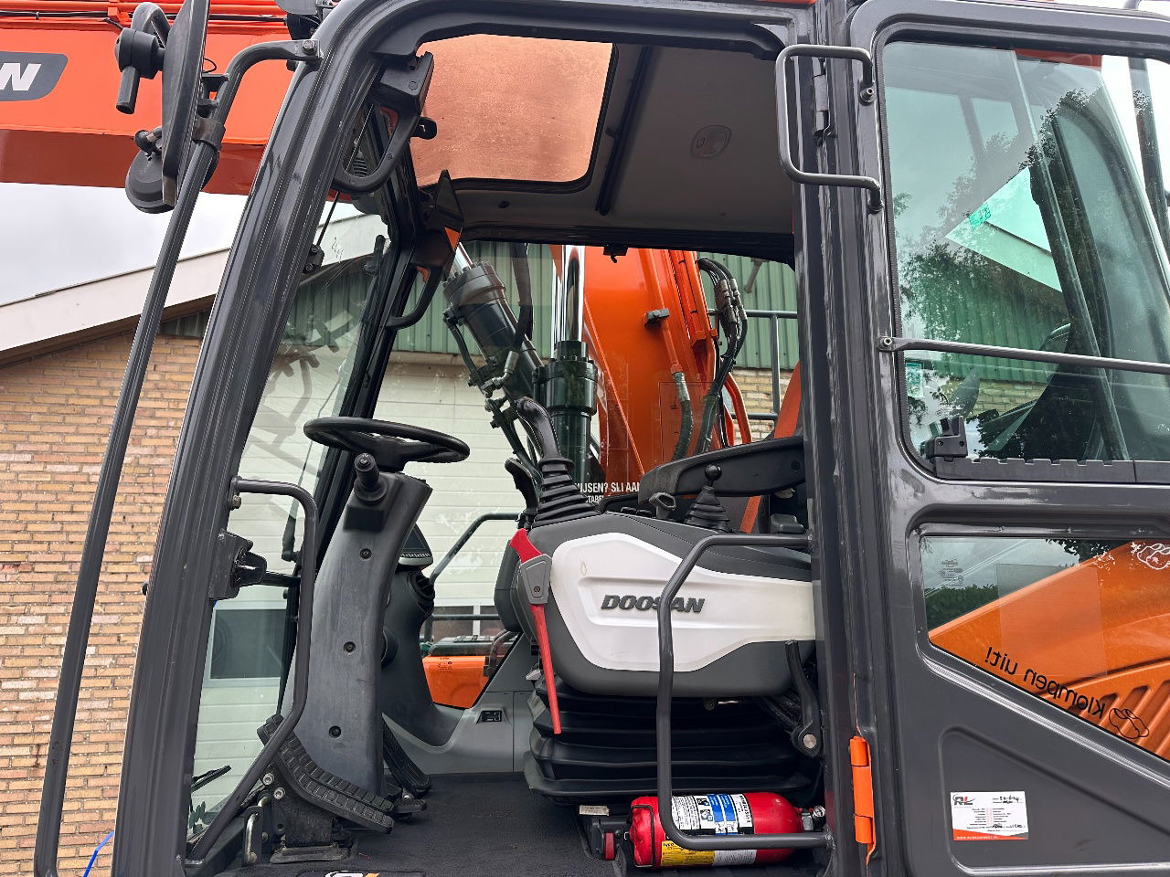 Bager na kolesih Doosan DX140W-5: slika 9