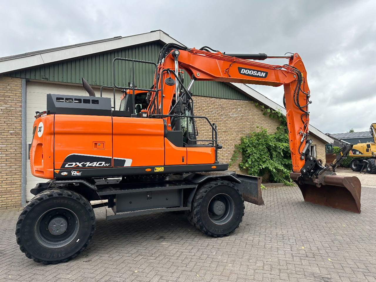 Bager na kolesih Doosan DX140W-5: slika 7