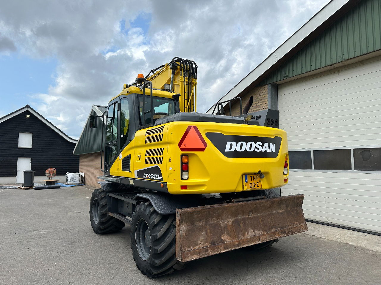 Doosan DX140W-5 - Bager na kolesih: slika 4 Doosan DX140W-5 - Bager na kolesih: slika 4