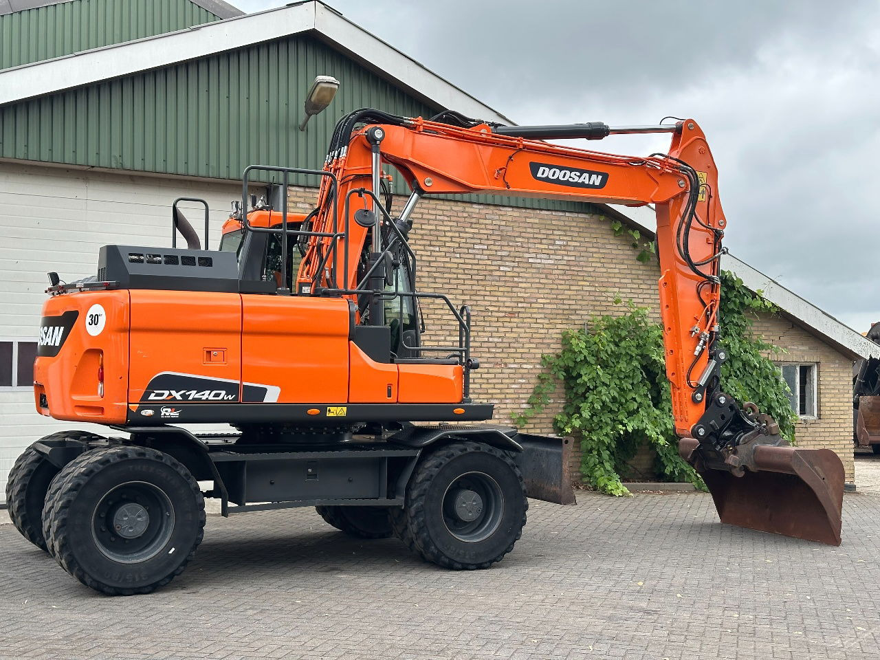 Bager na kolesih Doosan DX140W-5: slika 6