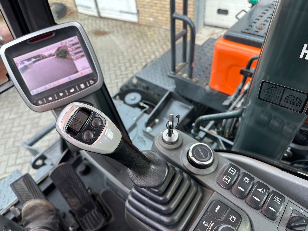 Bager na kolesih Doosan DX140W-5: slika 14