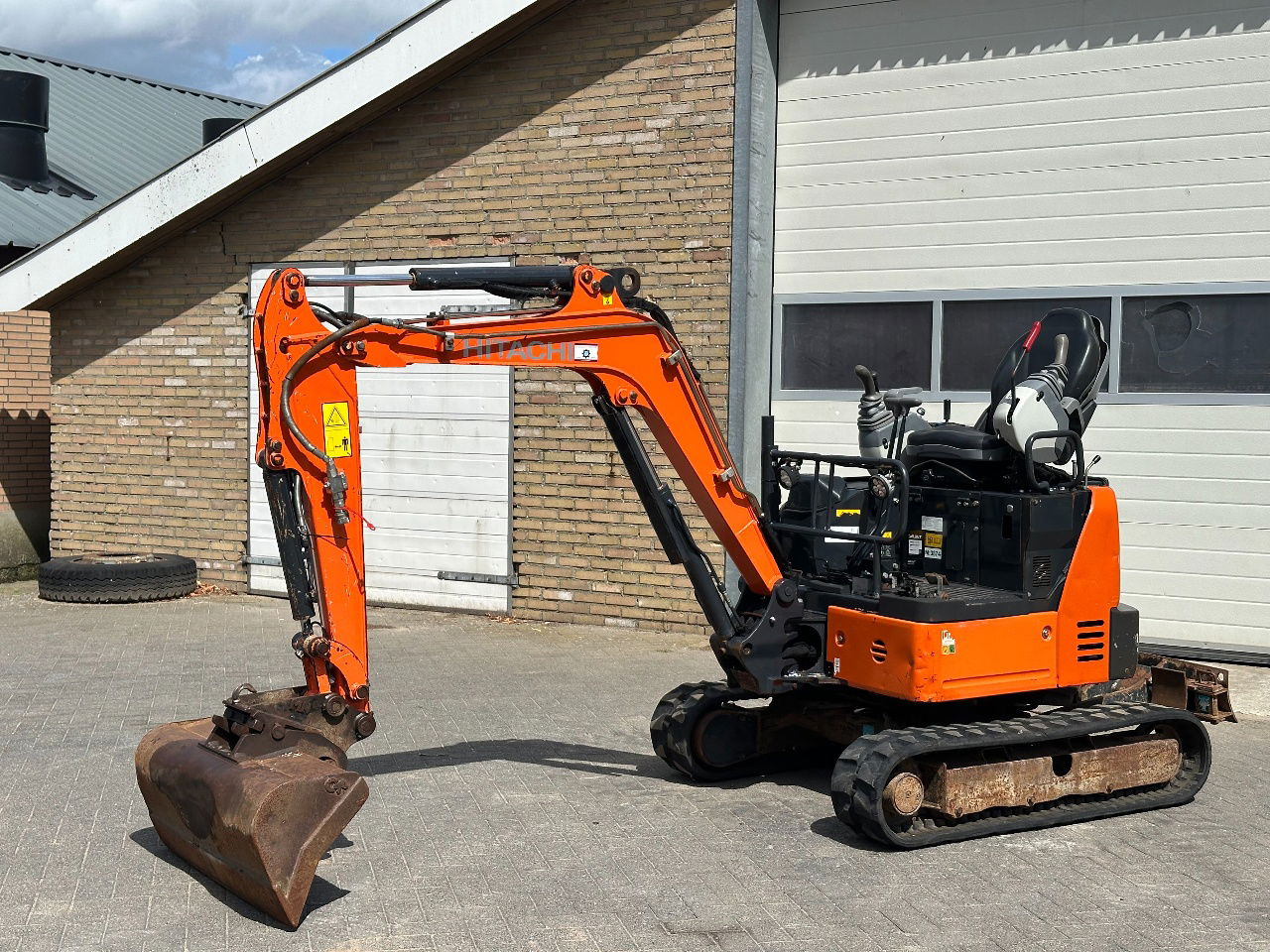 Hitachi ZX19U-6 YR - Mini bager: slika 1 Hitachi ZX19U-6 YR - Mini bager: slika 1
