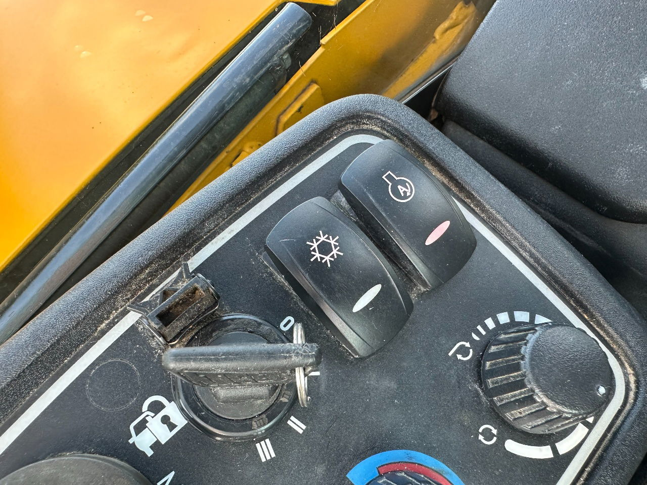 Mini bager JCB 8045 ZTS: slika 12