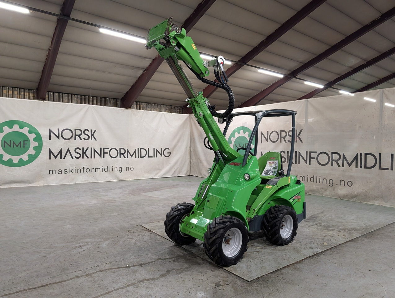 Teleskopski kolesni nakladalnik Avant 420: slika 1