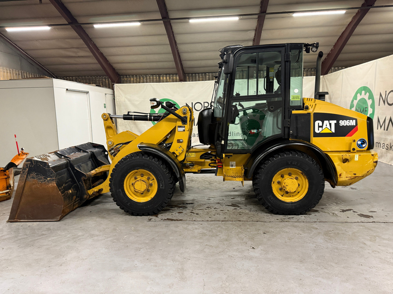 Cat 906M High Flow, 40 km/t med skuff og plog # TIL LEIE# - Kolesni nakladalec: slika 2 Cat 906M High Flow, 40 km/t med skuff og plog # TIL LEIE# - Kolesni nakladalec: slika 2