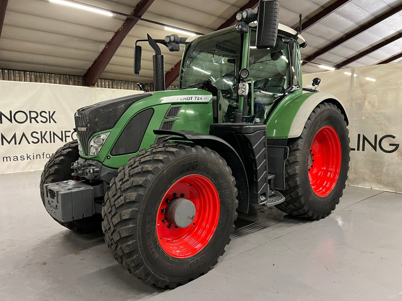 Fendt 724 Vario - Traktor: slika 2 Fendt 724 Vario - Traktor: slika 2