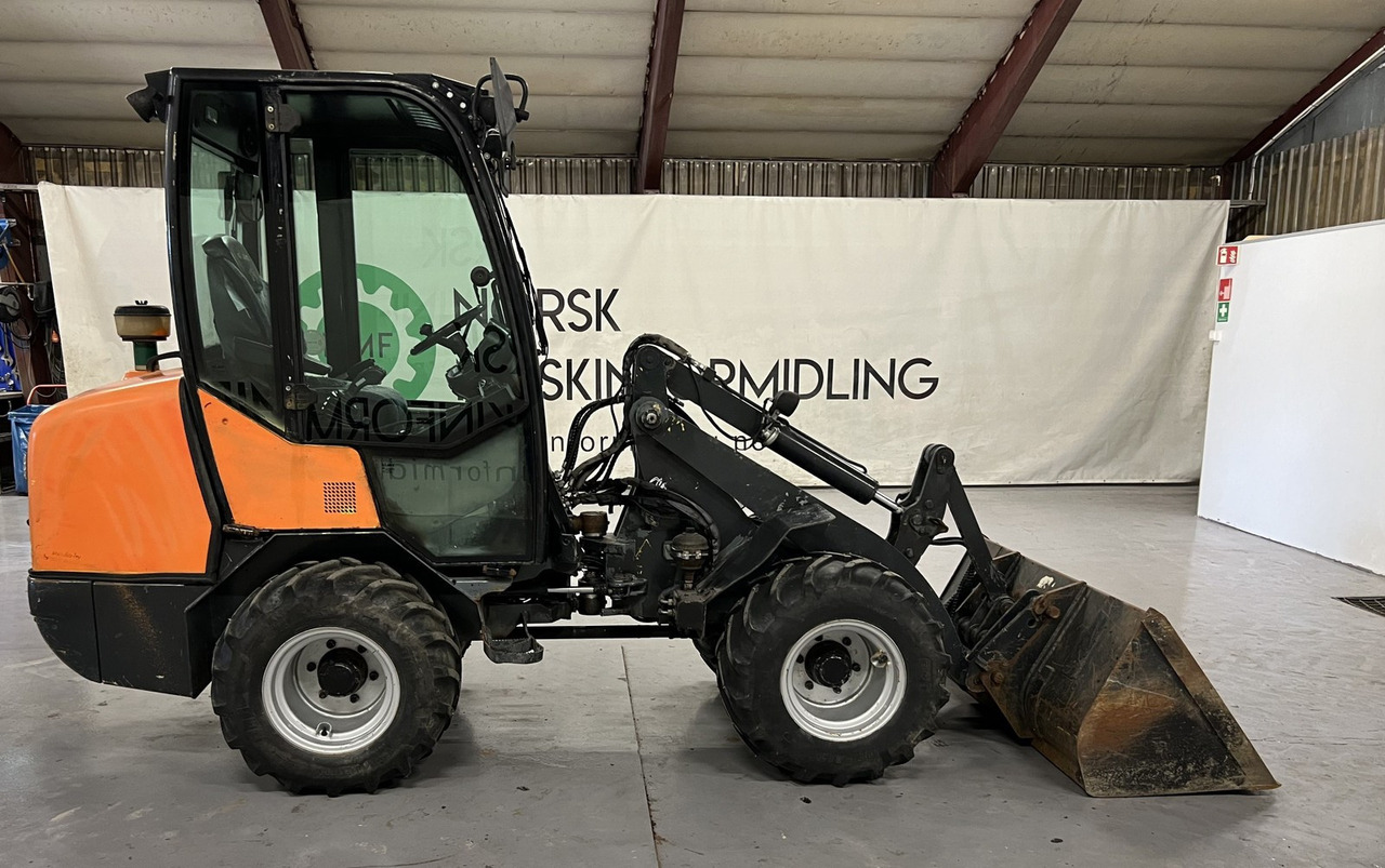 Giant V452T X-TRA HD - Kolesni nakladalec: slika 5 Giant V452T X-TRA HD - Kolesni nakladalec: slika 5