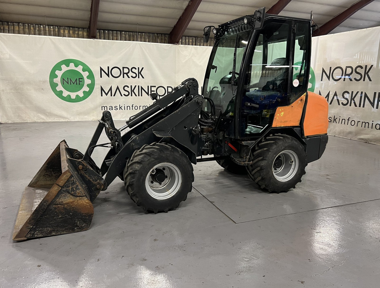 Giant V452T X-TRA HD - Kolesni nakladalec: slika 2 Giant V452T X-TRA HD - Kolesni nakladalec: slika 2