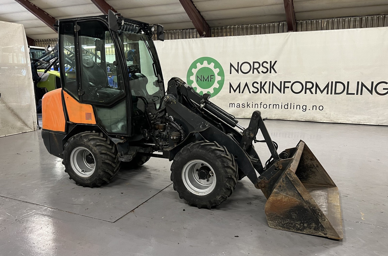 Giant V452T X-TRA HD - Kolesni nakladalec: slika 4 Giant V452T X-TRA HD - Kolesni nakladalec: slika 4