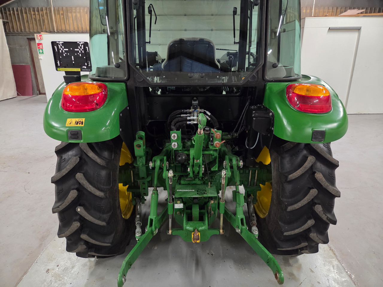John Deere 5055E #600 timer - Traktor: slika 5 John Deere 5055E #600 timer - Traktor: slika 5