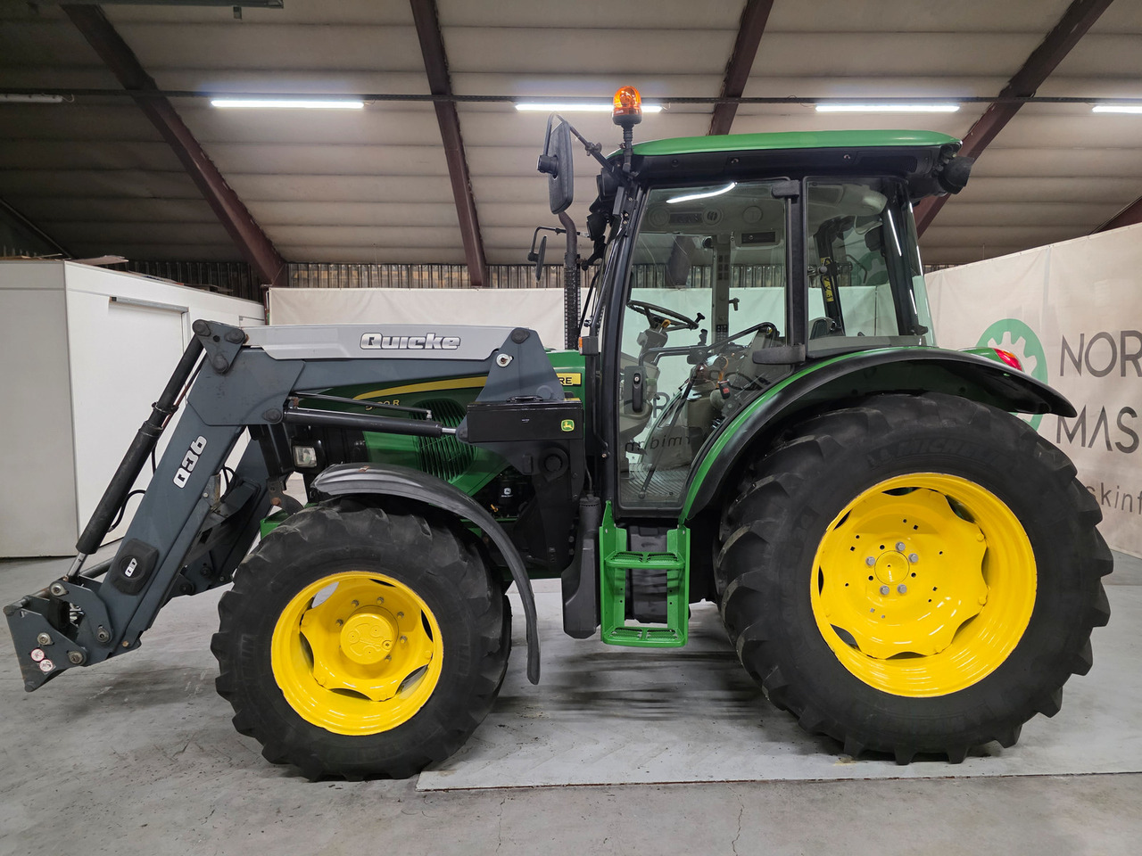 John Deere 5100R - Traktor: slika 2 John Deere 5100R - Traktor: slika 2