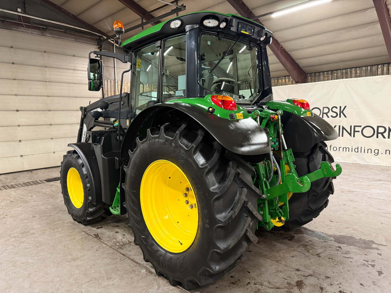 John Deere 6100M - Traktor: slika 3 John Deere 6100M - Traktor: slika 3