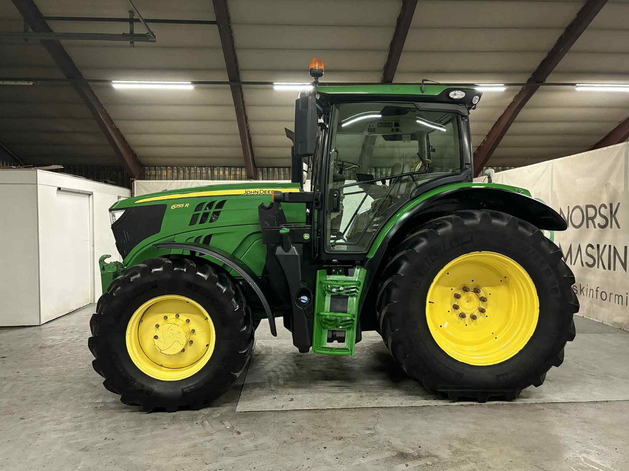 John Deere 6155R - Traktor: slika 2 John Deere 6155R - Traktor: slika 2