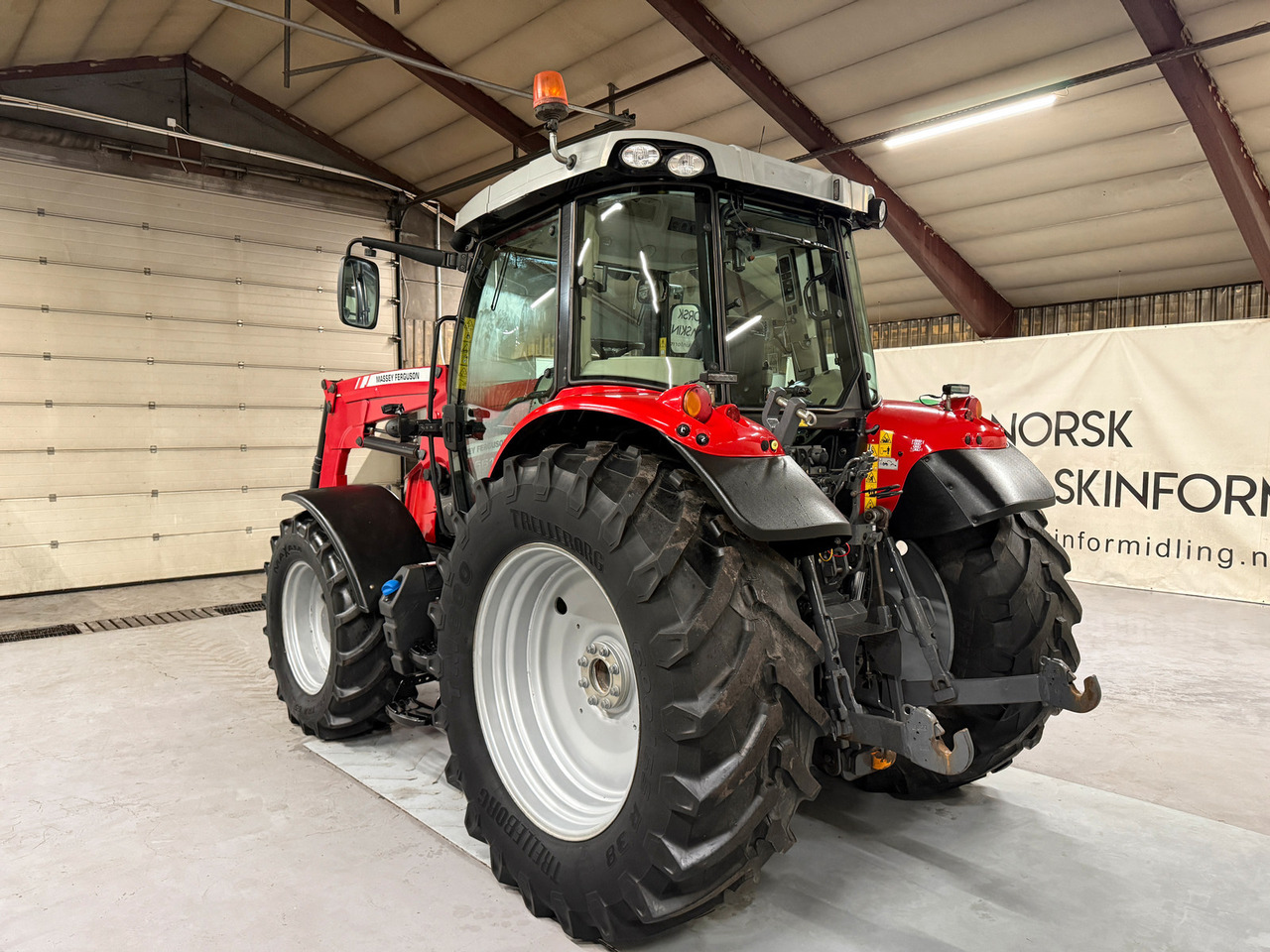 Massey Ferguson 5613 Dyna 4 - Traktor: slika 3 Massey Ferguson 5613 Dyna 4 - Traktor: slika 3