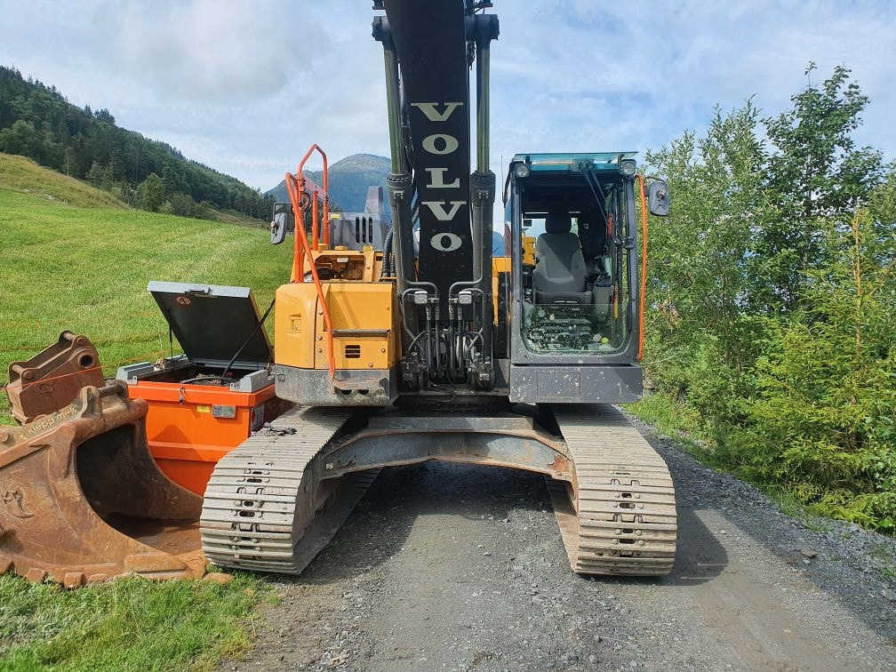 Volvo ECR235EL - Bager goseničar: slika 2 Volvo ECR235EL - Bager goseničar: slika 2