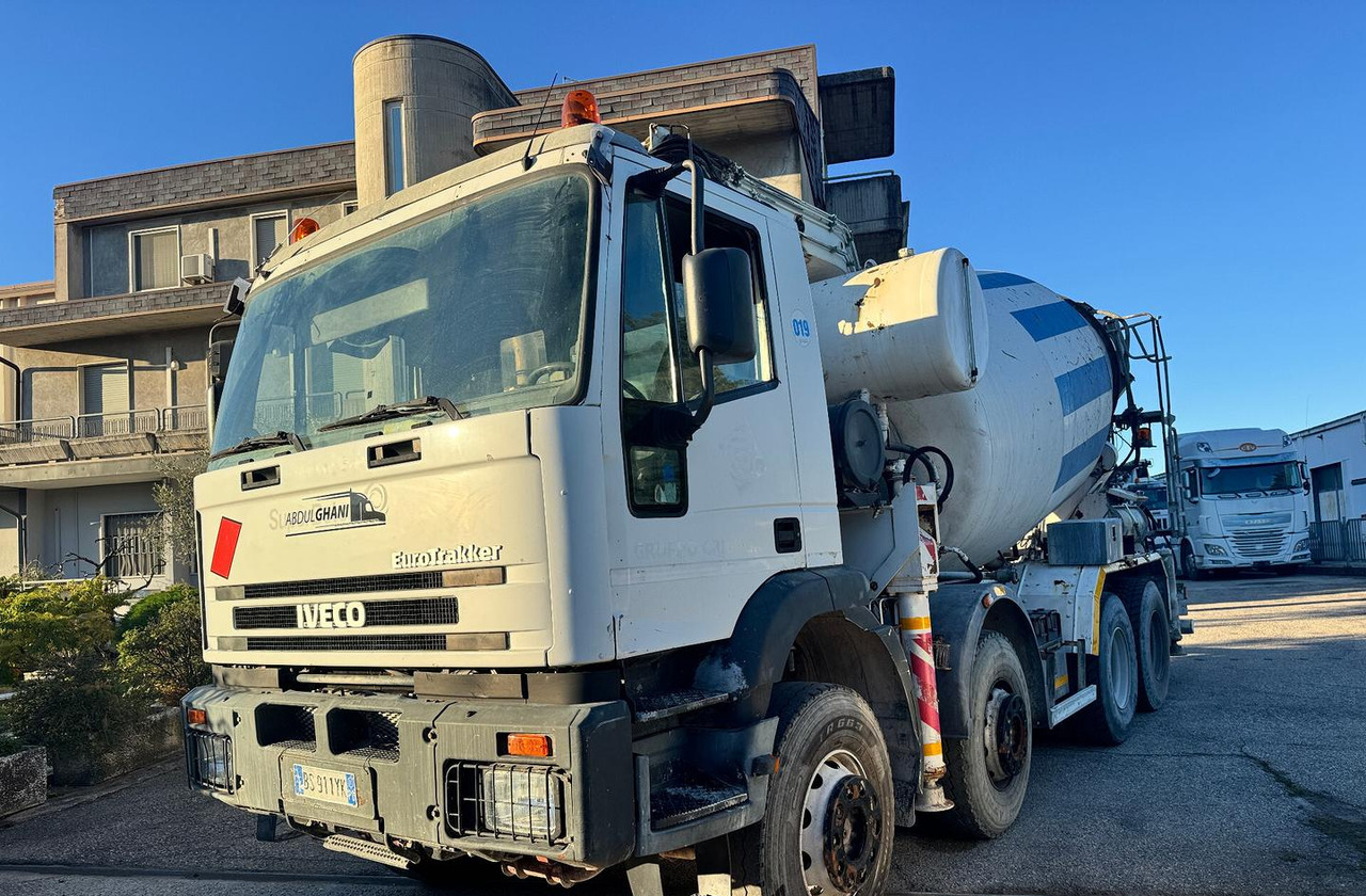 Betonpompa CIFA Iveco Trakker 410E44 - Avtomešalec s črpalko: slika 5 Betonpompa CIFA Iveco Trakker 410E44 - Avtomešalec s črpalko: slika 5