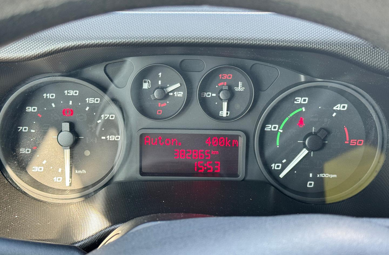 IVECO DAILY 35S15 - FRIGO FRC - PATENTE B - Hladilno vozilo: slika 5 IVECO DAILY 35S15 - FRIGO FRC - PATENTE B - Hladilno vozilo: slika 5