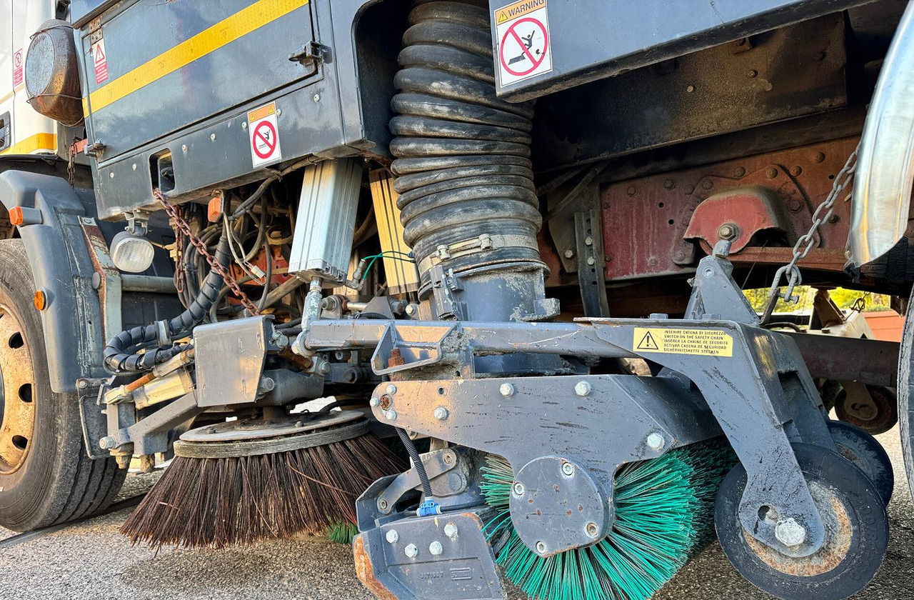 Vozilo za pometanje Iveco EuroCargo 150E18 spazzatrice: slika 15