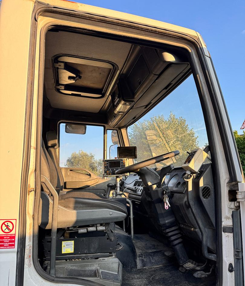 Vozilo za pometanje Iveco EuroCargo 150E18 spazzatrice: slika 11