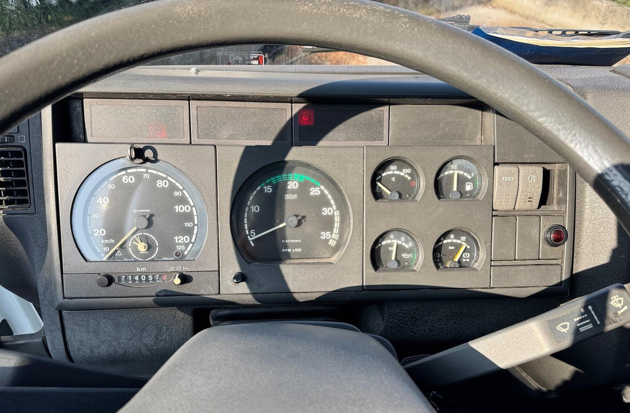 Iveco Eurocargo 150E23 con Gru HIAB - Tovornjak s kesonom, Tovornjak z dvigalom: slika 4 Iveco Eurocargo 150E23 con Gru HIAB - Tovornjak s kesonom, Tovornjak z dvigalom: slika 4