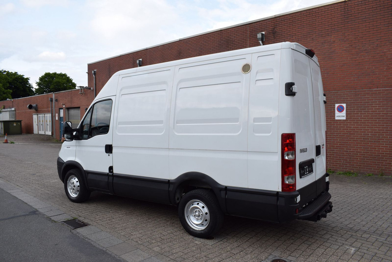 Iveco Daily 35 S 14L2H2 AHK Regale Standheizung - Furgon: slika 4 Iveco Daily 35 S 14L2H2 AHK Regale Standheizung - Furgon: slika 4