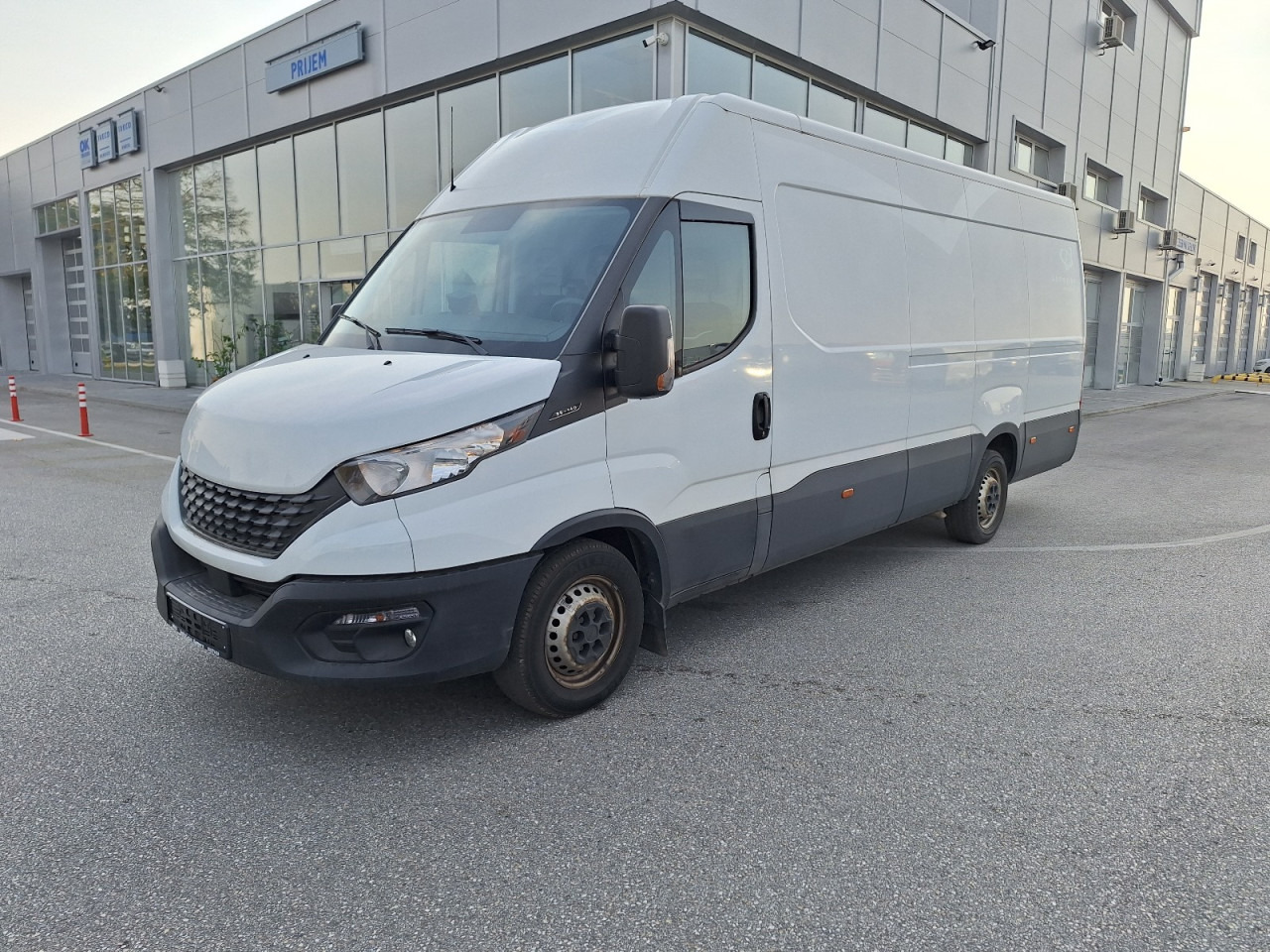 IVECO Daily 35S14 16m3 - Furgon: slika 1 IVECO Daily 35S14 16m3 - Furgon: slika 1