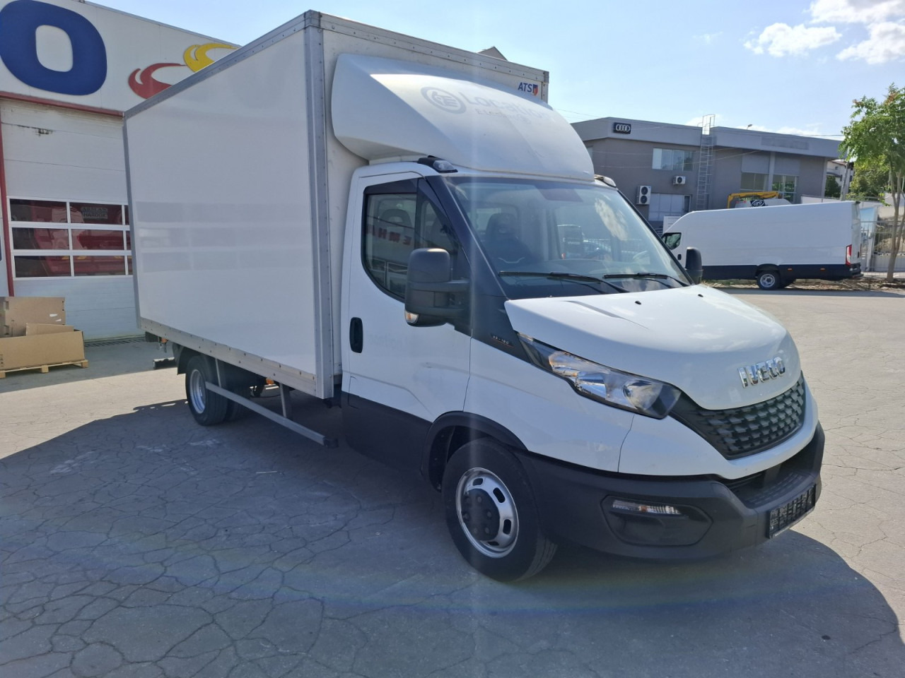 IVECO Daily 35C16H3.0 box/lift - Dostavno vozilo z zabojnikom: slika 1 IVECO Daily 35C16H3.0 box/lift - Dostavno vozilo z zabojnikom: slika 1