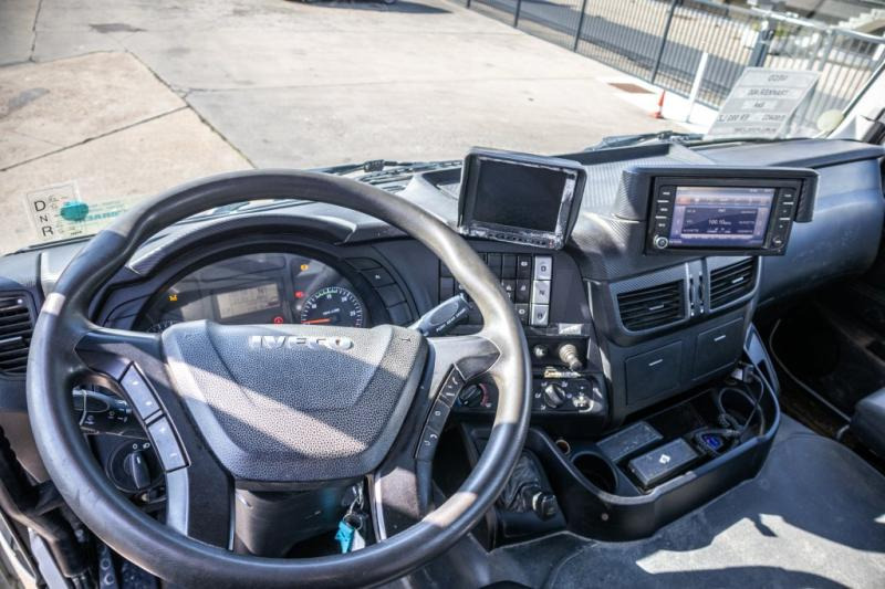 Avtomešalec Iveco TRAKKER 400+BAND/TAPIS/BELT T40: slika 6 Avtomešalec Iveco TRAKKER 400+BAND/TAPIS/BELT T40: slika 6