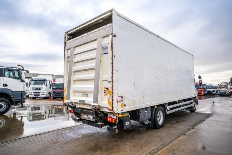 Renault MIDLUM 220 (16T)+ DHOLLANDIA 2T. - Tovornjak zabojnik: slika 4 Renault MIDLUM 220 (16T)+ DHOLLANDIA 2T. - Tovornjak zabojnik: slika 4