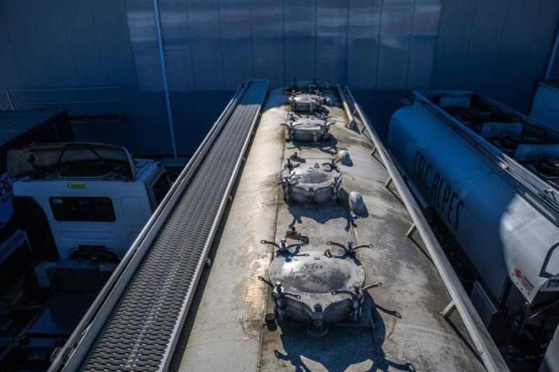 Renault PREMIUM 320 DXI+CITERNE ALIMENTAIRE ( engine problem) - Tovornjak cisterna: slika 5 Renault PREMIUM 320 DXI+CITERNE ALIMENTAIRE ( engine problem) - Tovornjak cisterna: slika 5