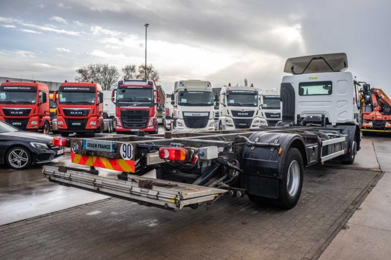 Renault PREMIUM D WIDE 320 DXI - Kontejnerski tovornjak/ Tovornjak z zamenljivim tovoriščem: slika 3 Renault PREMIUM D WIDE 320 DXI - Kontejnerski tovornjak/ Tovornjak z zamenljivim tovoriščem: slika 3