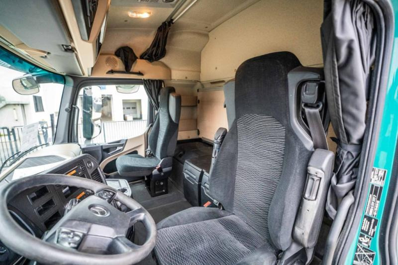 Interior photo 1: Vlačilec Mercedes ACTROS 1845 LS
