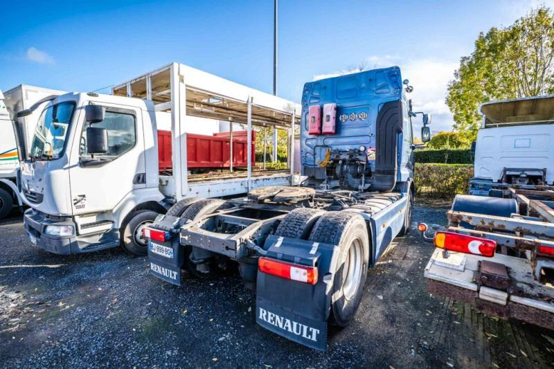 Renault PREMIUM 450 DXI+VOITH+ problème moteur - Vlačilec: slika 4 Renault PREMIUM 450 DXI+VOITH+ problème moteur - Vlačilec: slika 4