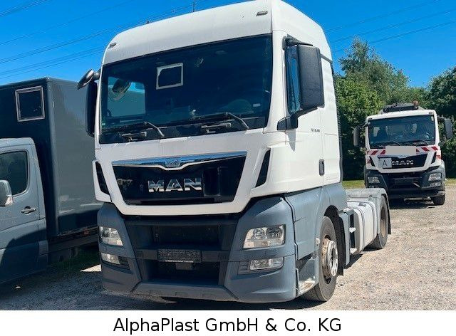 MAN 18.400 / 4x2 Hydraulik Orginal KM TipTop 18.400 / 4x2 Hydraulik Orginal KM TipTop - Vlačilec: slika 1 MAN 18.400 / 4x2 Hydraulik Orginal KM TipTop 18.400 / 4x2 Hydraulik Orginal KM TipTop - Vlačilec: slika 1