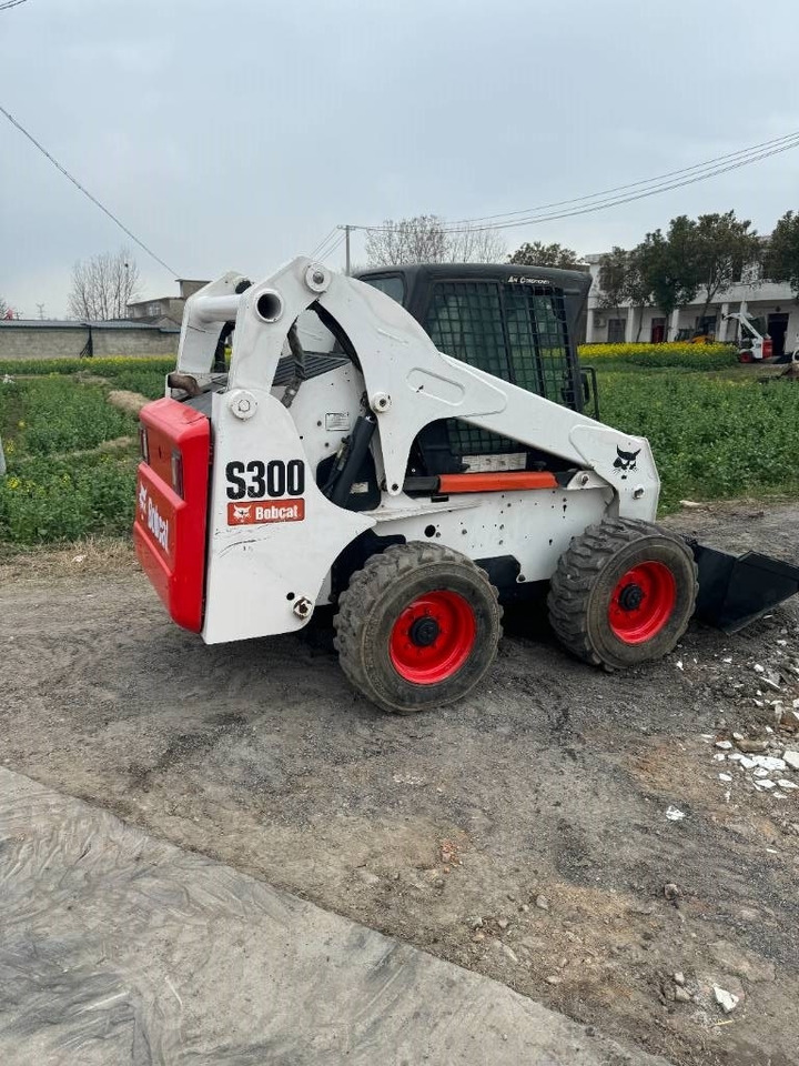 Bobcat S 300 - Mini nakladalec: slika 4 Bobcat S 300 - Mini nakladalec: slika 4