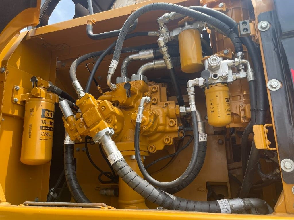 Bager goseničar CAT 330D2: slika 10