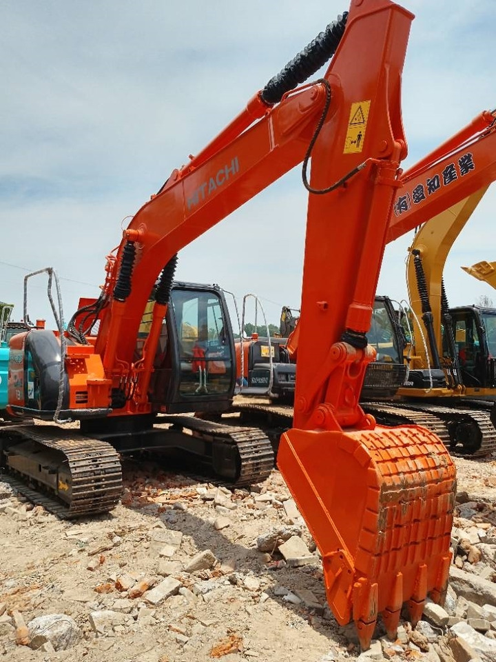 Hitachi ZX 135 - Bager goseničar: slika 1 Hitachi ZX 135 - Bager goseničar: slika 1