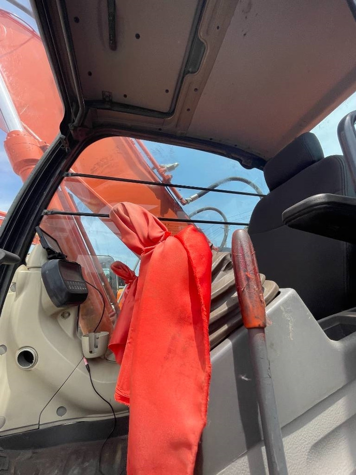 Hitachi ZX 240 - Bager goseničar: slika 2 Hitachi ZX 240 - Bager goseničar: slika 2