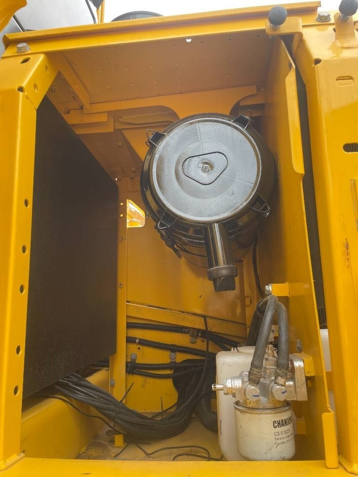 Komatsu PC 220 - Bager goseničar: slika 4 Komatsu PC 220 - Bager goseničar: slika 4