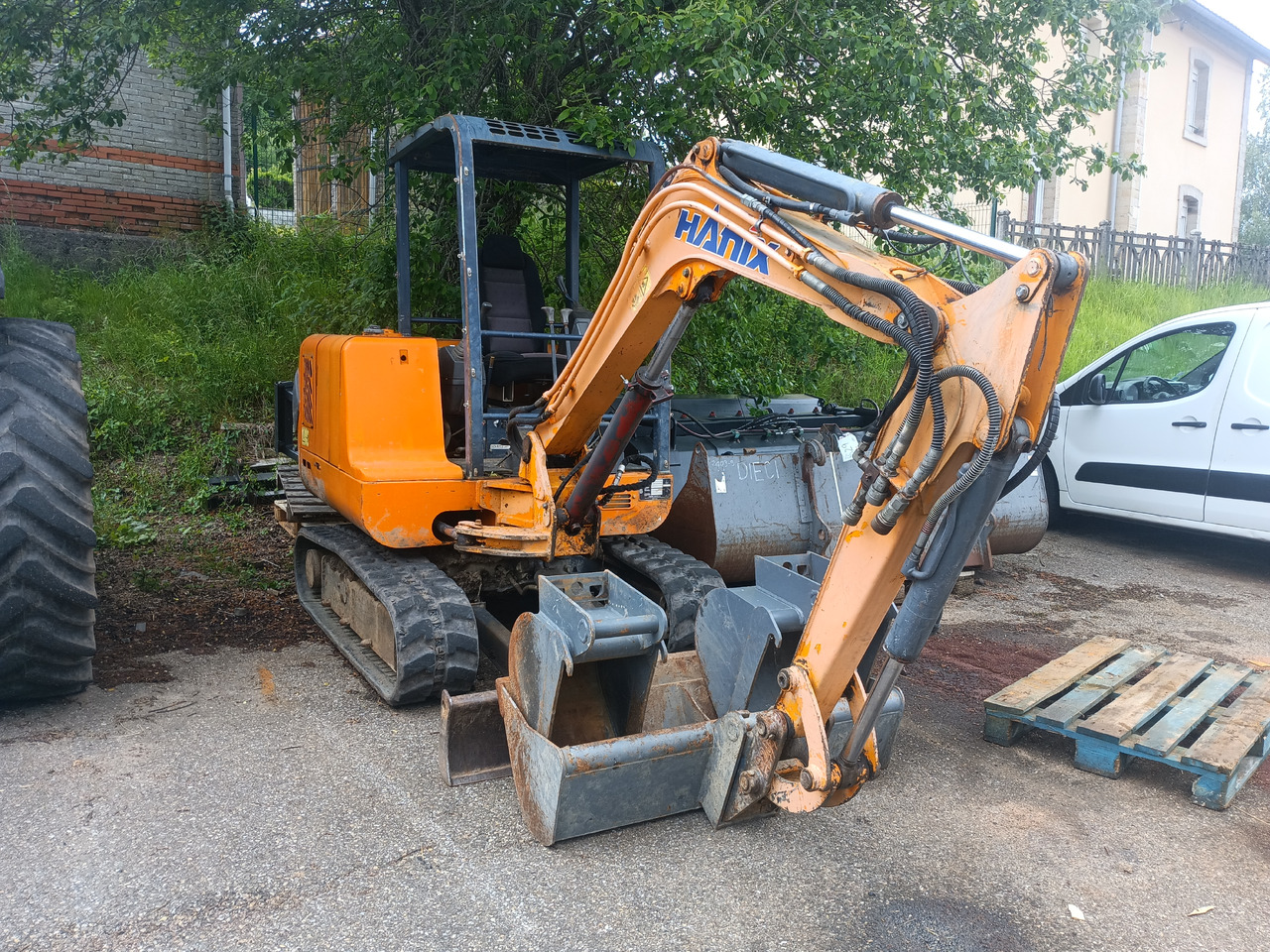 Hanix H26B - Mini bager: slika 1 Hanix H26B - Mini bager: slika 1