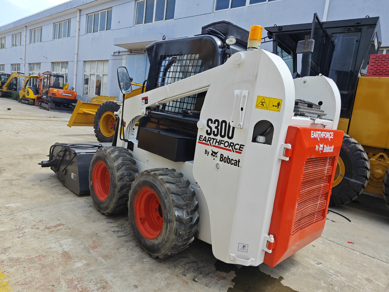 Bobcat S300 - Mini nakladalec: slika 1 Bobcat S300 - Mini nakladalec: slika 1