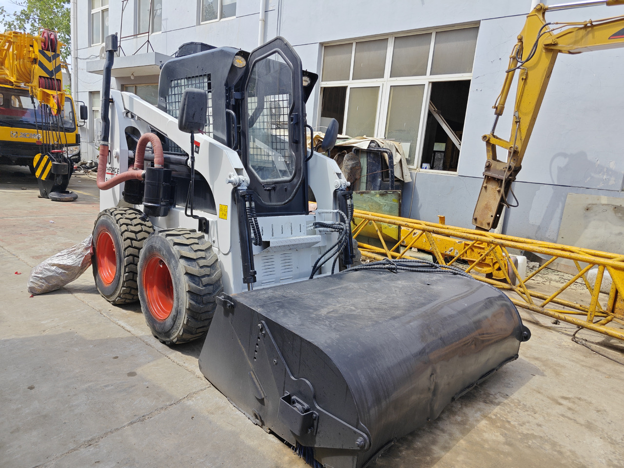 Bobcat S300 - Mini nakladalec: slika 3 Bobcat S300 - Mini nakladalec: slika 3