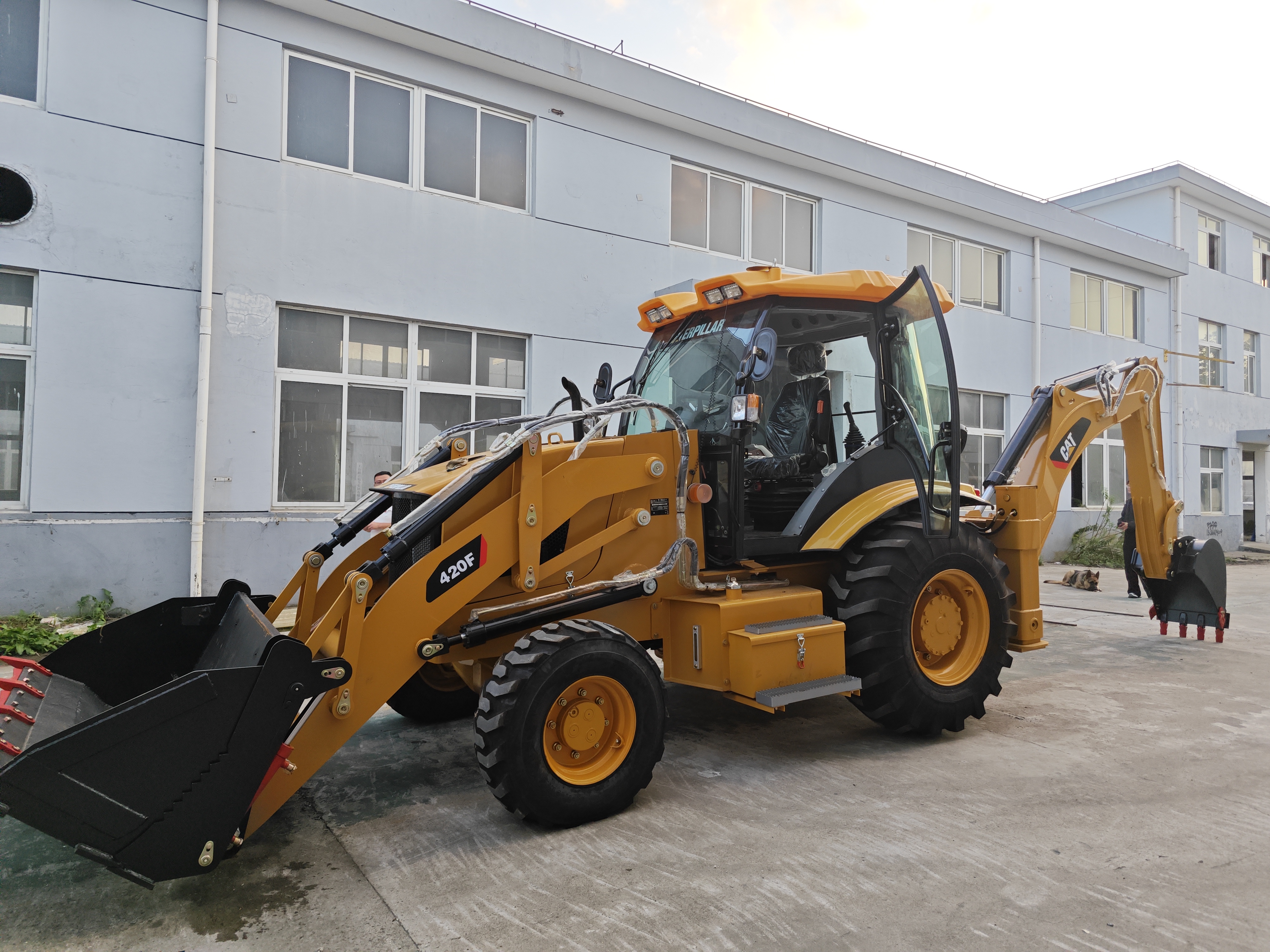 Caterpillar 420F used cat loader - Bager nakladalec: slika 2 Caterpillar 420F used cat loader - Bager nakladalec: slika 2