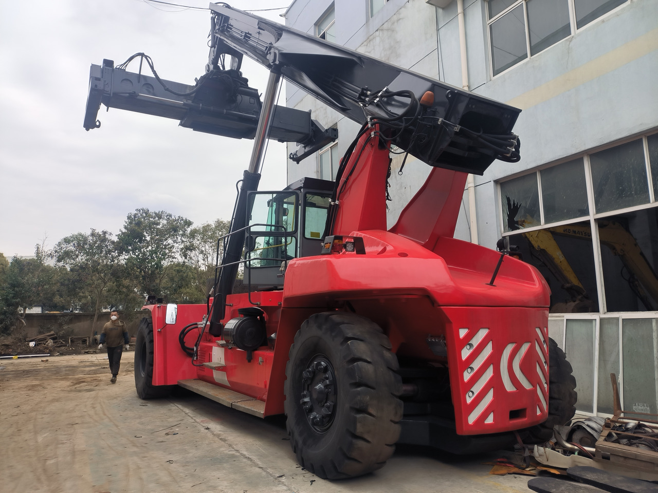 Kalmar DRF450 Used Reach stacker/Container forklift - Dosežni viličar: slika 1 Kalmar DRF450 Used Reach stacker/Container forklift - Dosežni viličar: slika 1