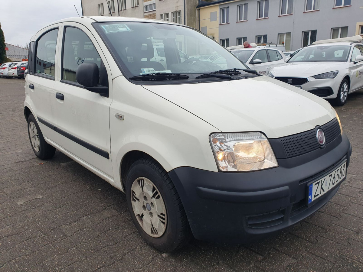 FIAT PANDA HATCHBACK - Kombilimuzina: slika 1 FIAT PANDA HATCHBACK - Kombilimuzina: slika 1